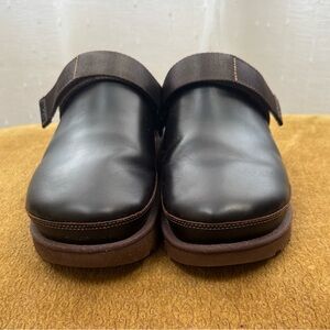 Women’s Sz 10 Ugg Goldenstar Brown Leather Clogs